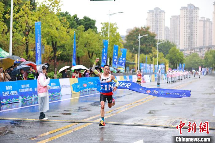 2024重庆开州汉丰湖马拉松鸣枪开跑：海内外跑者