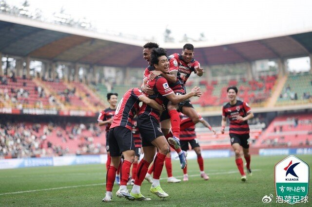 K1联赛浦项险胜江原 水原三星延续连胜势头 女足