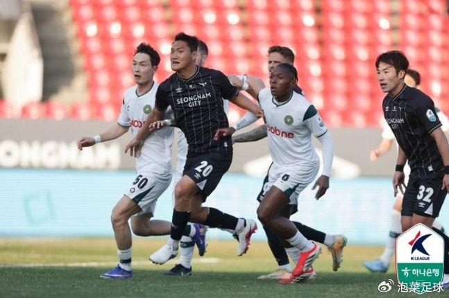 K1联赛浦项险胜江原 水原三星延续连胜势头 女足