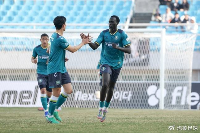 K1联赛浦项险胜江原 水原三星延续连胜势头 女足