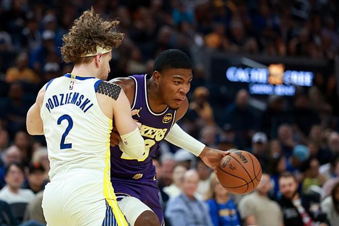 湖人终结三连败八村塁攻守兼备助球队取胜