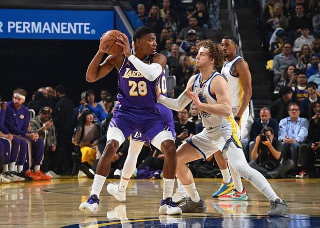 湖人终结三连败八村塁攻守兼备助球队取胜