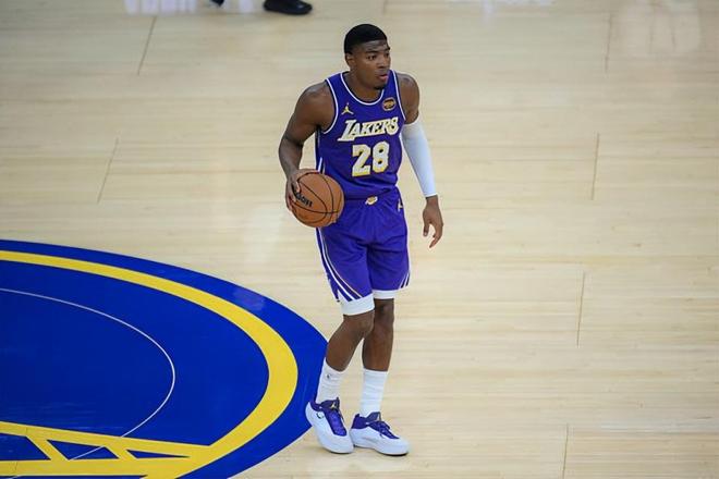 湖人终结三连败八村塁攻守兼备助球队取胜