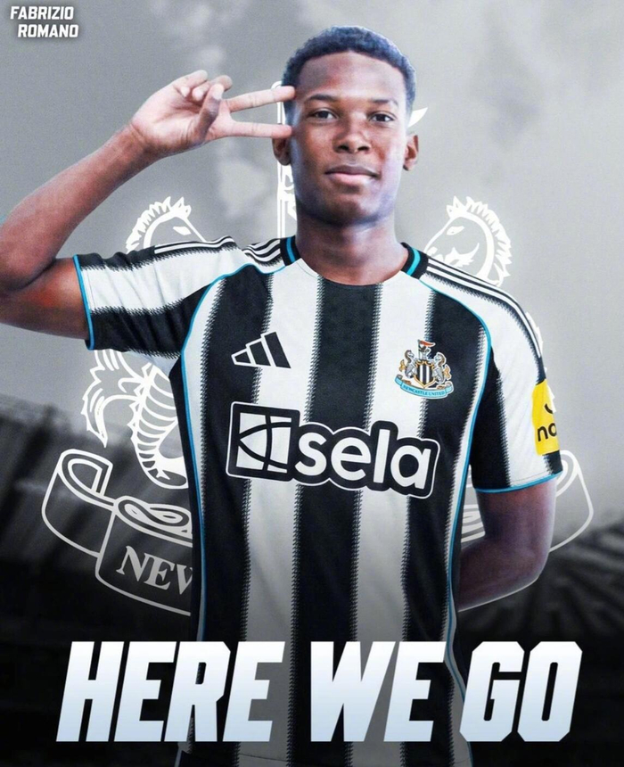 约翰-马丁内斯完成纽卡斯尔联转会，正式加盟英