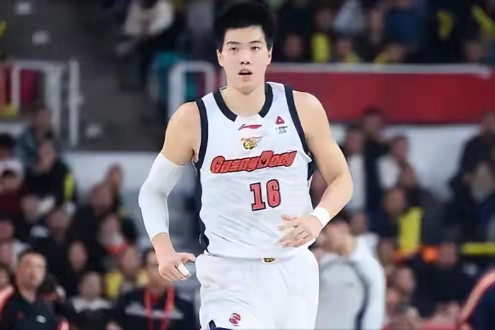 CBA三强备战季后赛：伤病困扰、外援补强与战术