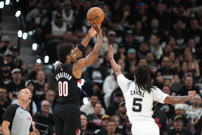 文班亚马伤退马刺爆冷负开拓者 霍勒迪制胜防守