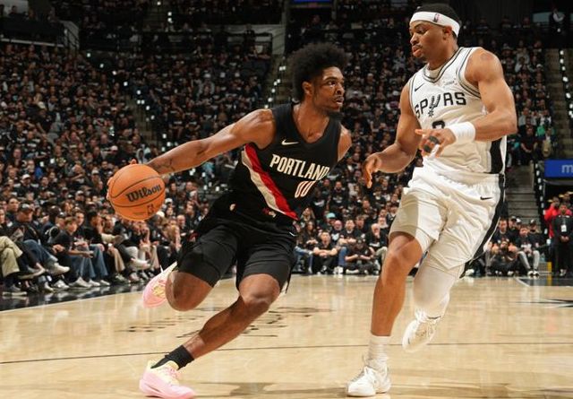 文班亚马伤退马刺爆冷负开拓者 霍勒迪制胜防守