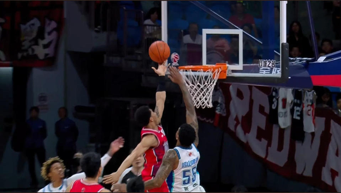 青岛男篮绝杀广州龙狮 郭士强现场观战见证关键