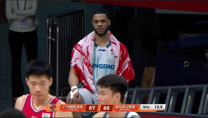 青岛男篮绝杀广州龙狮 郭士强现场观战见证关键