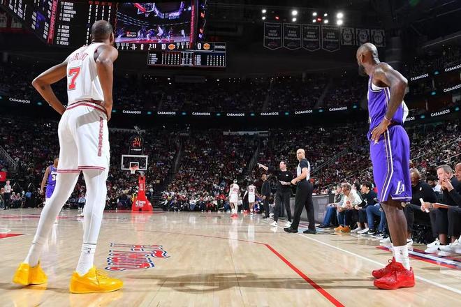 NBA季后赛爆冷不断：雷霆骑士领先，火箭出局在