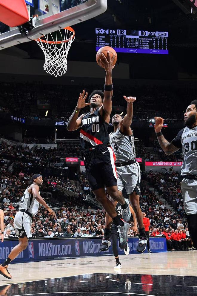 NBA季后赛爆冷不断：雷霆骑士领先，火箭出局在