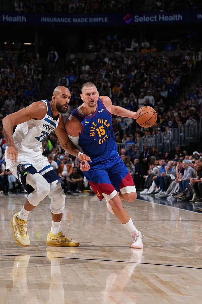 NBA季后赛爆冷不断：雷霆骑士领先，火箭出局在