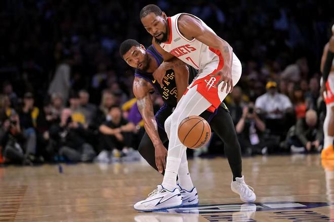 NBA季后赛爆冷不断：雷霆骑士领先，火箭出局在