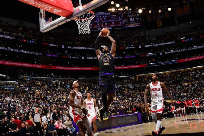 NBA季后赛爆冷不断：雷霆骑士领先，火箭出局在